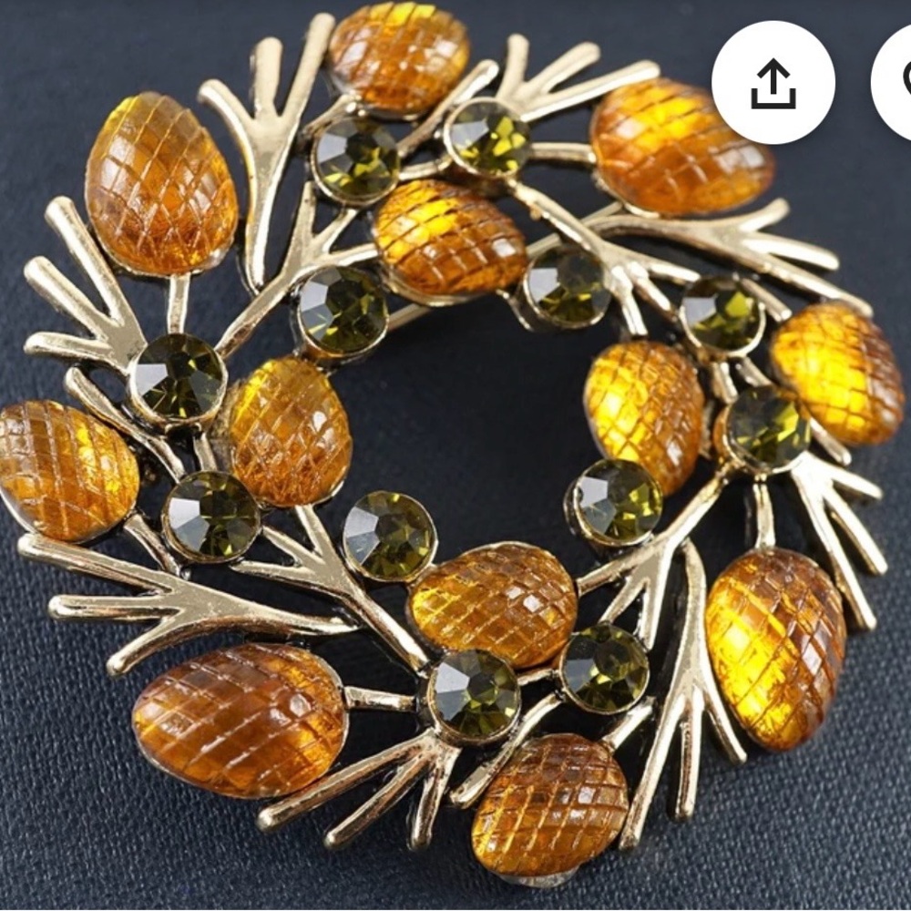 Pinecone Wreath Brooch, Woodland Wreath Pin, Vintage Luxury Gold Brooch Pin